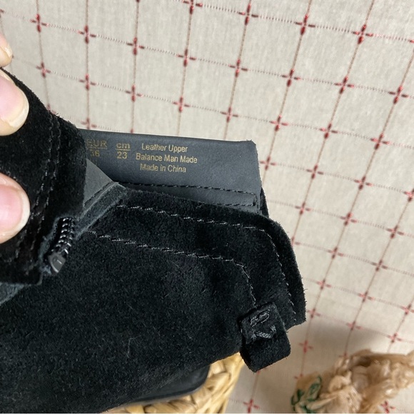 Zodiac “Larsen” Black Suede Ankle Boots Sz 6 Arch Support Comfy Booties NWOB - Picture 8 of 9